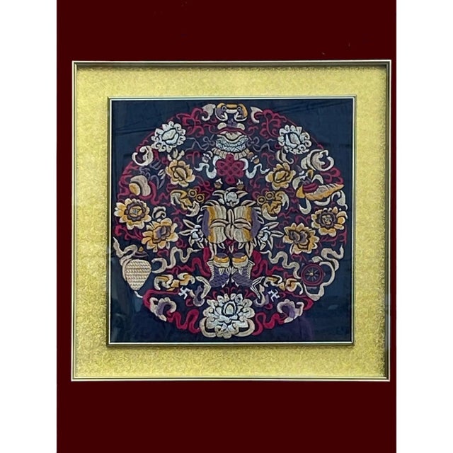 The center embroidery of an oriental flower is reframed with a golden base color. It adds a touch of oriental accent to...