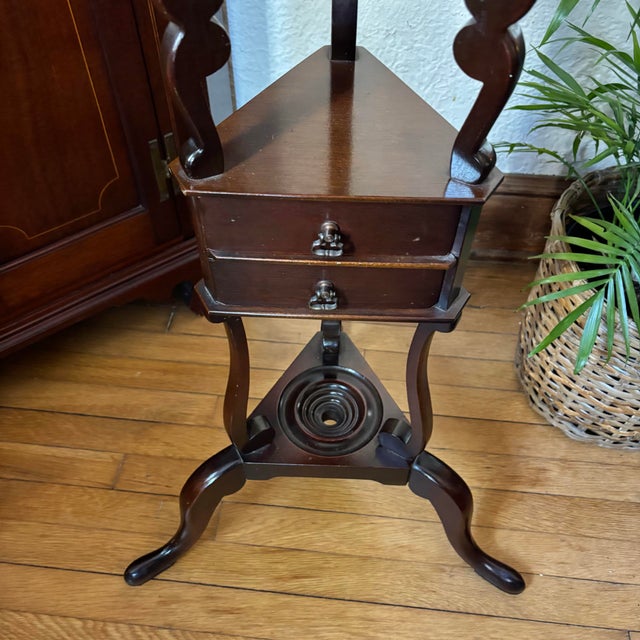 Mid 20th Century Mid 20th Century Queen Anne Mahogany Pedestal Plant Stand For Sale - Image 5 of 10