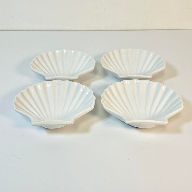 1980s Vintage Neoclassical Coastal Portuguese Ceramic Shell Plate/Bowls - Set of 4 For Sale - Image 9 of 10