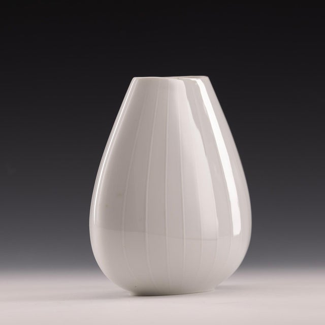 White Oval German White Porcelain Vase by H&C Selb Bavaria Heinrich, 1960s For Sale - Image 8 of 9