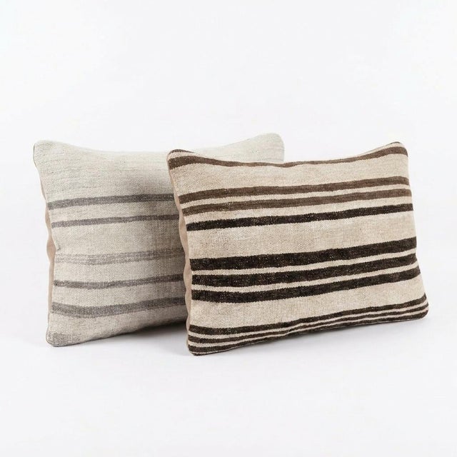 Mid-Century Modern Turkish Lumbar Kilim Pillow Cover 16'' X 24'' - Set of Two For Sale - Image 3 of 4