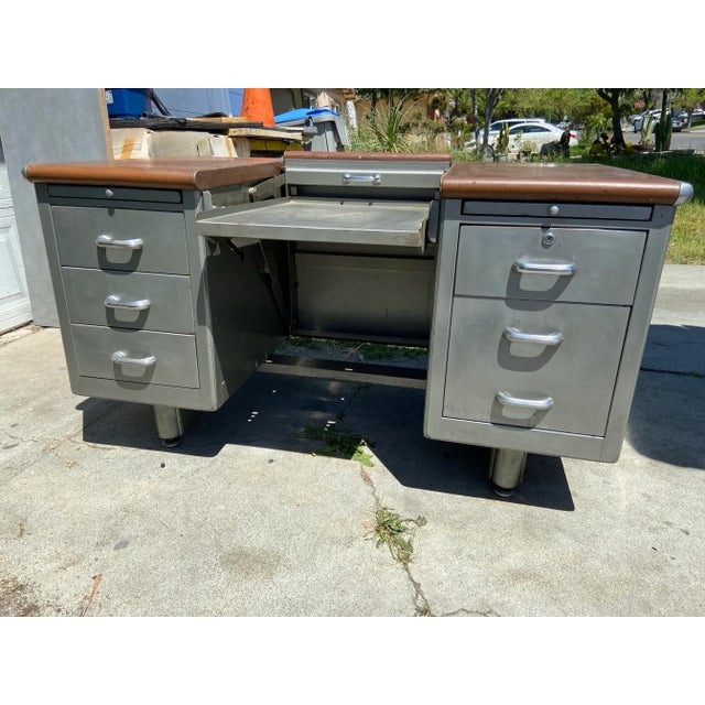 1940s Vintage Shaw Walker Typewriter Metal Tanker Desk For Sale - Image 11 of 12