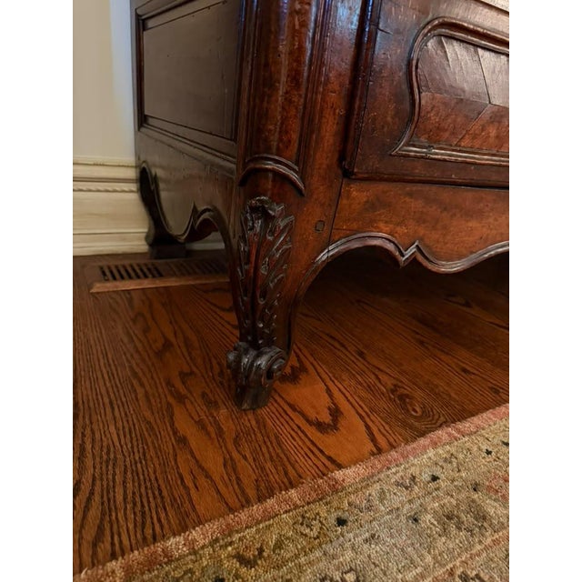 18th Century French Louis XV Walnut Armoire With Burr Elm, Chevron Inlay, Circa 1770 For Sale In Indianapolis - Image 6 of 17