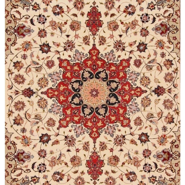 Hand-knotted oriental rug | Knot density: approx. 550.000 knots/m² | Material: 97% wool, 3% silk | Size: 300 x 206 cm |...