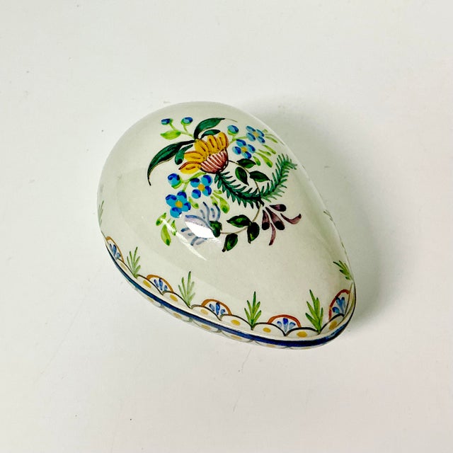 1950s Vintage Mediterranean Portuguese Art Nouveau Porcelain Egg Trinket Box - Easter For Sale - Image 12 of 16