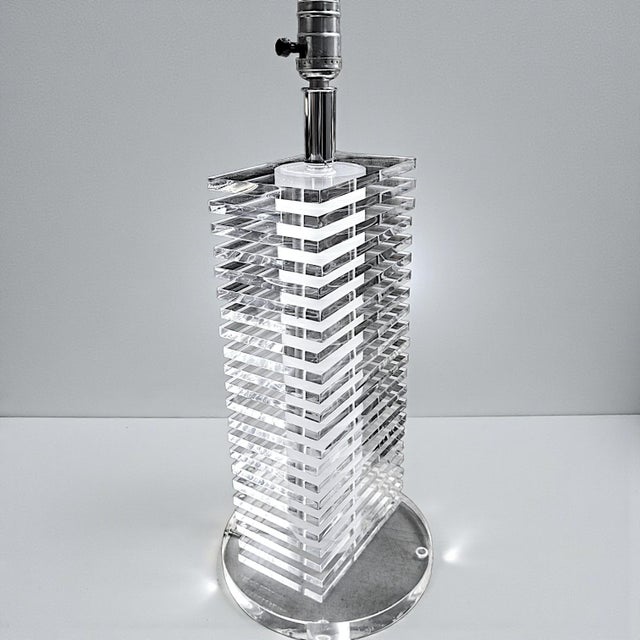 Mid-Century Modern Vintage Mid Modernist Clear Lucite Stacked Tiled Skyscraper Table Lamp, Attributed to Bauer For Sale - Image 3 of 10