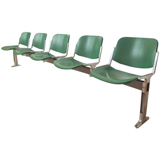 Model Axis 3000 5-Seater Bench by Giancarlo Piretti for Castelli, 1970s For Sale