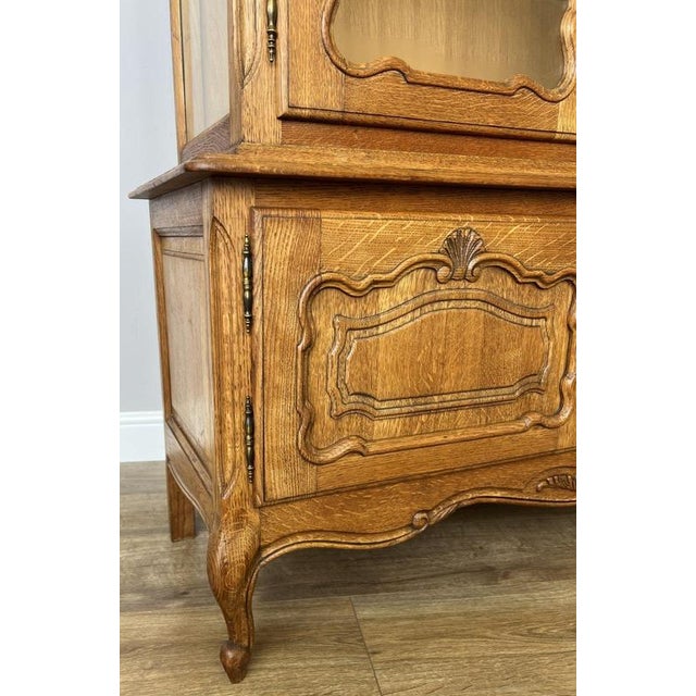 Bookcase Vintage French Louis Xiv Style Oak Glazed Display Cabinet Lot 6490 For Sale - Image 10 of 18