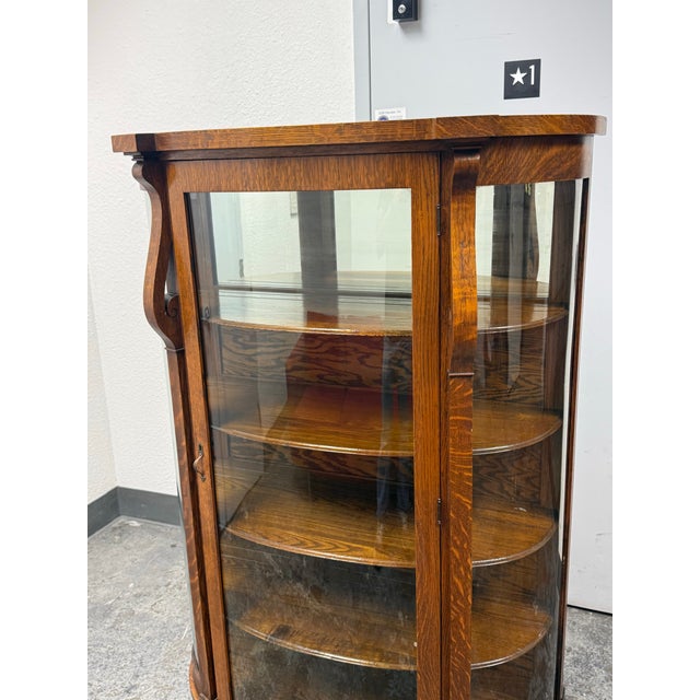 Victorian Quarter-Sawn Tiger Oak Curved Glass Curio, Antique For Sale In San Francisco - Image 6 of 12
