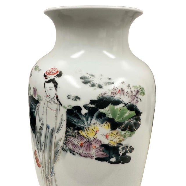 Early 20th-Century Chinese Famille Rose Porcelain Vase For Sale - Image 11 of 13