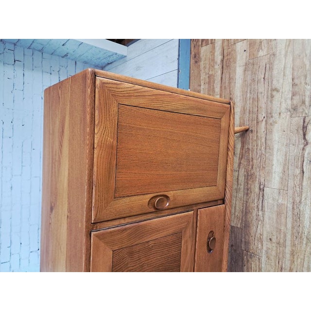 Mid-Century Modern Sideboard in Elm by Lucian Ercolani for Ercol, 1960s For Sale - Image 10 of 18