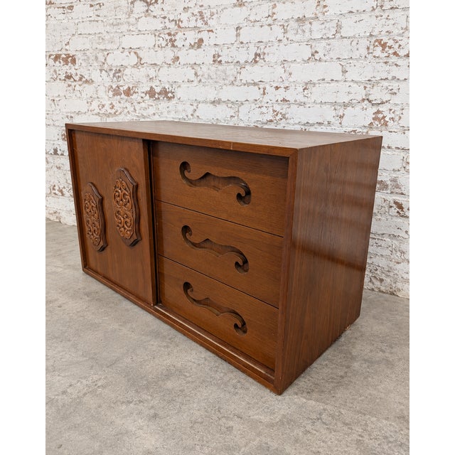 Dimensions Length 39.5 Width 19 Height 24 Makers mark not present. MCM styling. Google Lens found the listing and I...