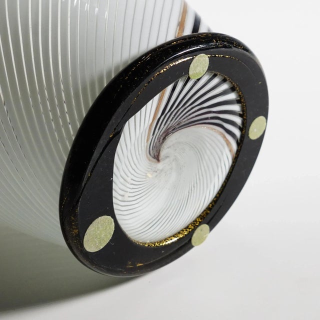 White Dino Martens for Aureliano Toso Vase in Filigree Glass Ca. 1950s For Sale - Image 8 of 10