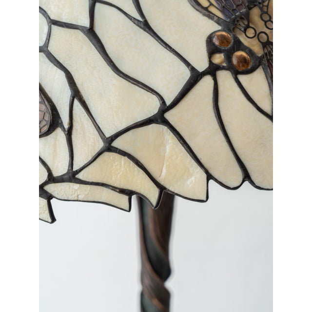 Vintage Art Nouveau Dragonfly Leaded Glass Table Lamp with Bronze Base in the style of Tiffany For Sale - Image 17 of 18