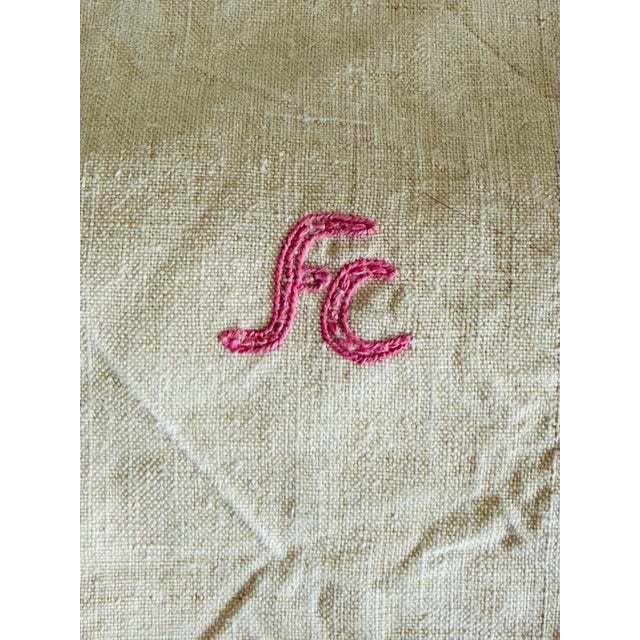 Authentic mid-century Italian utility linen sourced in Italy, featuring a hand-embroidered FC monogram in soft pink. This...