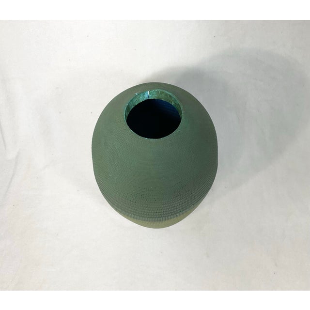 Frank Gehry 1980s Two-Toned Green Corrugated Cardboard Vase, by Flute Chicago For Sale - Image 4 of 11