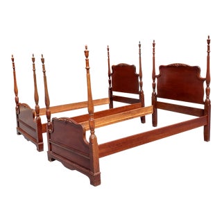 1930s Kindel Mahogany Chippendale Twin Semi Poster Bedframes, a Pair For Sale