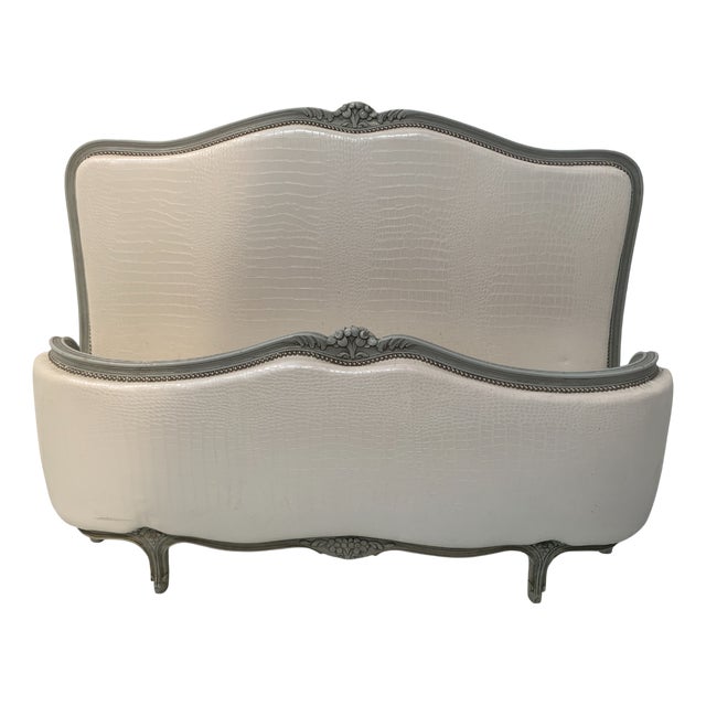 20th Century Louis XV Basket Bed in Patinated Beechwood For Sale