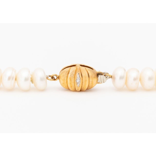 Classic Freshwater Pearl 18k Yellow Gold Diamond Necklace For Sale In New York - Image 6 of 10
