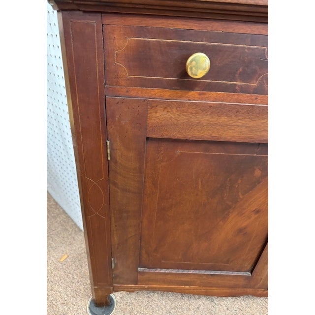 Early 20th Century Bench Made Inlaid Mahogany Federal Style 2 Piece Corner Cupboard For Sale - Image 4 of 14