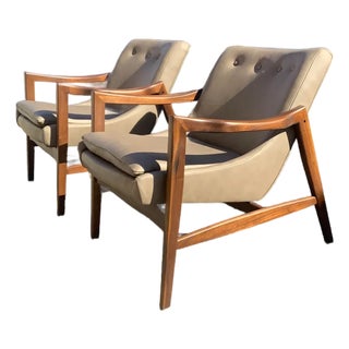 Modern Walnut Mid Century Style Lounge Chairs in Gray Leather. - Pair For Sale