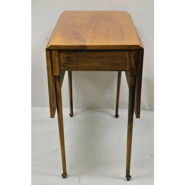 Antique American Colonial Cherry Wood Slender Leg Pembroke Lamp Side End Table For Sale - Image 12 of 12