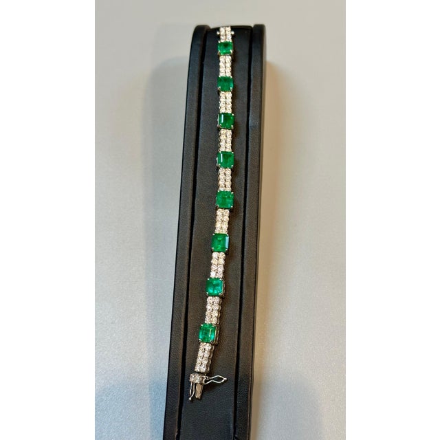 Emerald 14.76 Carats Natural Zambian Emerald with Diamonds 4.74 Carats and 14k Gold For Sale - Image 8 of 18