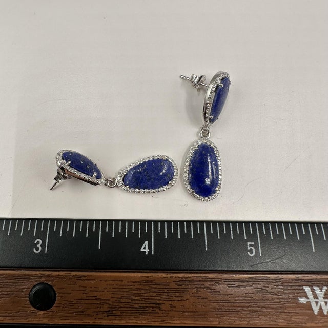 Early 21st Century Lapis and Diamond Drop Earrings in 14kt White Gold – 0.50ctw Gh Si2-I1 Diamonds, A Pair For Sale - Image 5 of 5