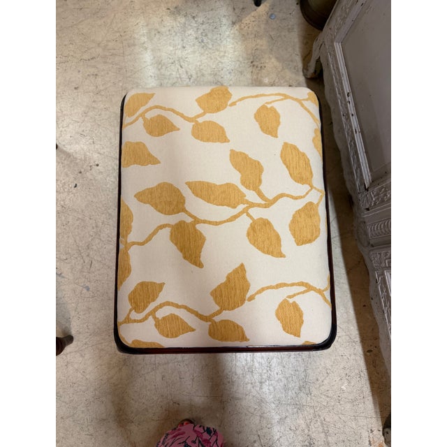 Vintage Queen Anne Style Footstool Features Dark Wood Cabriole Legs With Pad Feet and an Off-White Cushion Upholstered in a Yellow Leaf Pattern For Sale - Image 4 of 8