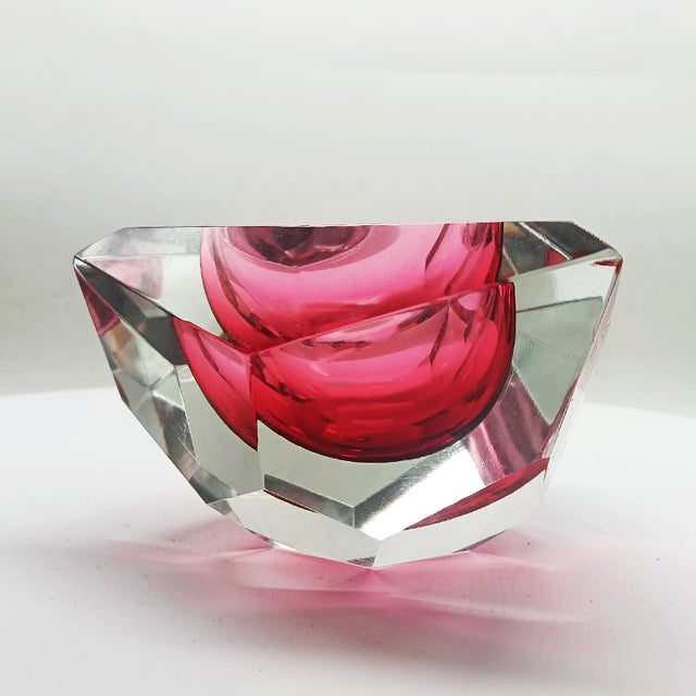 Multifaceted Triangular Ashtray or Catch-All in Pink Murano Glass attributed to Flavio Poli for Seguso, Italy, 1960s For Sale - Image 7 of 9