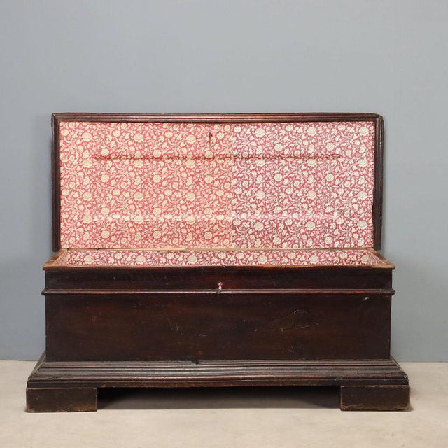 Small 18th Century Walnut Chest For Sale - Image 4 of 10