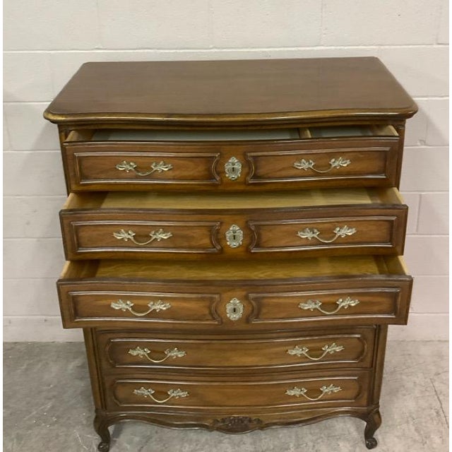 1960s Mid-Century Thomasville French Provincial Tallboy Chest of Drawers For Sale - Image 5 of 11