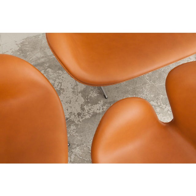 Swan Chair by Arne Jacobsen For Sale - Image 6 of 11