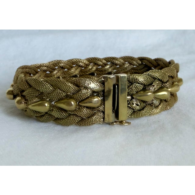 Vintage 1960s UnoAErre Italian 18k Solid Gold Braided Mesh Bracelet For Sale - Image 4 of 13