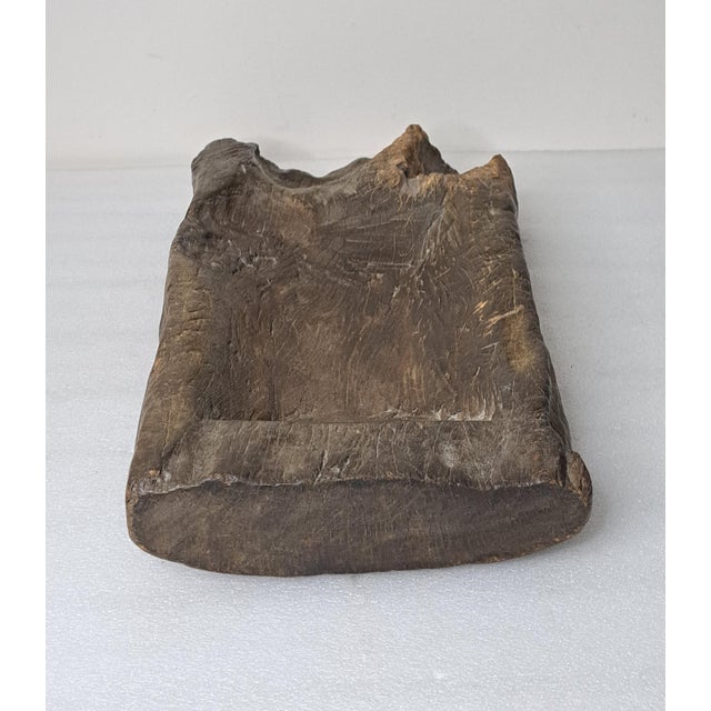 Antique American Primitive Hand-Carved Hardwood Dough Bowl With Natural Burl Edge For Sale In West Palm - Image 6 of 10