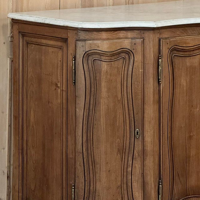 18th Century French Louis XV Walnut Buffet ~ Credenza With Carrara Marble For Sale - Image 11 of 18