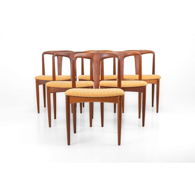 Set of 6 vintage “Juliane” dining chairs designed by Johannes Andersen for Uldum Møbelfabrik, Denmark. These elegant mid-...