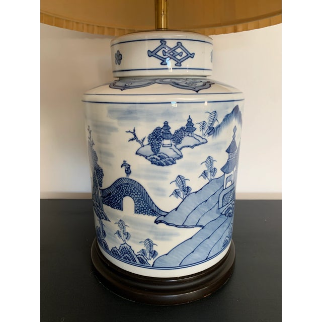 Chinoiserie Vintage Blue & White Chinoiserie Table Lamp With Shade For Sale - Image 3 of 7