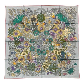 NWT Hermes Cache Cache Fleuri Scarf 90 Vert Pale Jaune For Sale