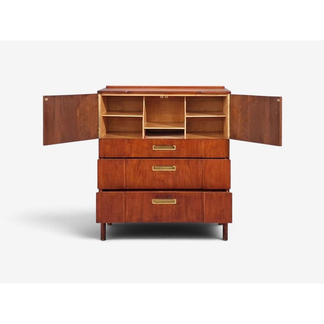 Wood John Widdicomb, American Modern, Gentleman's Chest, Walnut, Brass, Usa, 1960s For Sale - Image 7 of 14
