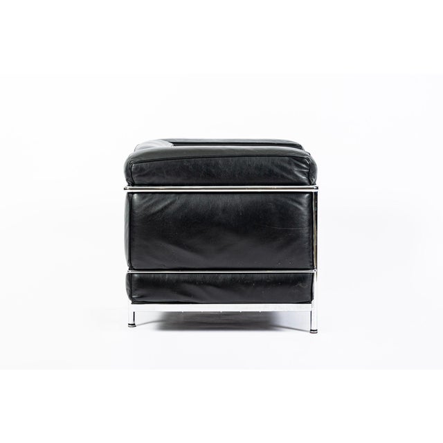 Black Authentic Cassina Lc2 Black Leather Petit Lounge Chair by Le Corbusier, 4x Avail For Sale - Image 8 of 15