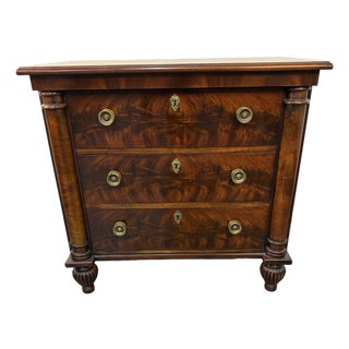 1980s Henredon Historic Nachez Collection Crotch Mahogany Bachelors Chest For Sale