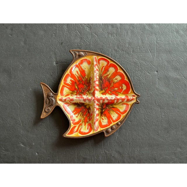 This 1960s Treasure Craft California pottery fish bowl is a groovy and retro tidbit serving tray. Perfect for a beach...