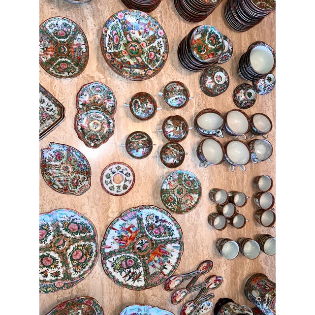 White Large Vintage Chinese Export Rose Medallion Porcelain Collection – 188-Piece Estate Set For Sale - Image 8 of 17