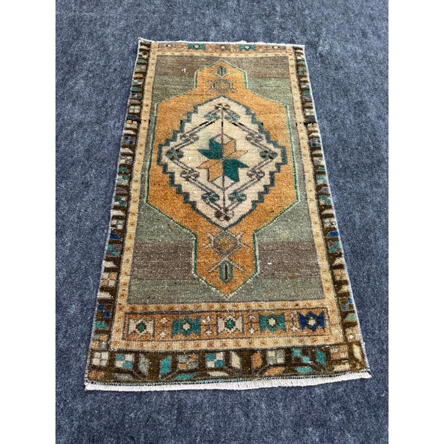 Turkish Yastik Rug 1'5" x 2'8" For Sale - Image 4 of 5