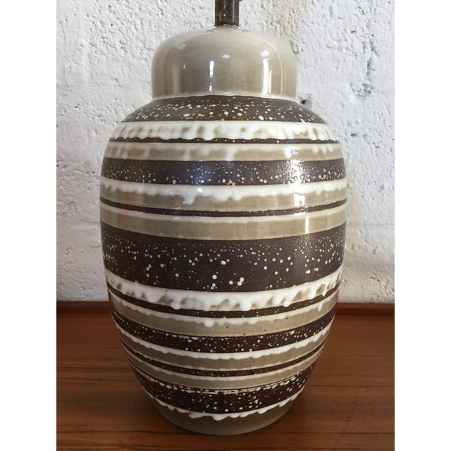 Mid-Century Modern Vintage Mid Century Modern Ceramic Table Lamp. For Sale - Image 3 of 8