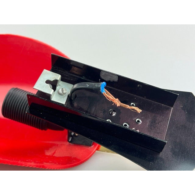 60s/70s acrylic Wall Sconce Space Age design from the 60s. Object: wall lamp Manufacturer: Condition: good - vintage Age:...