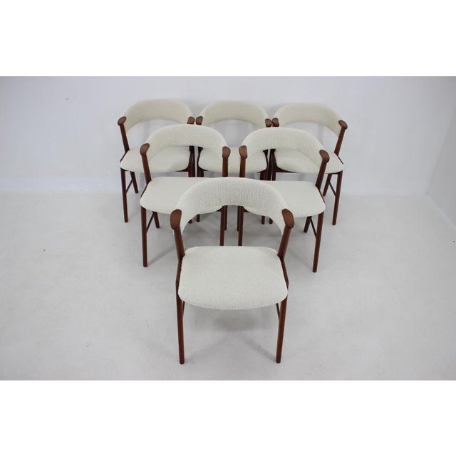 1960s Teak Model 32 Dining Chairs in Sheepskin Fabric by Kai Kristiansen, 1960s, Set of 6 For Sale - Image 5 of 17