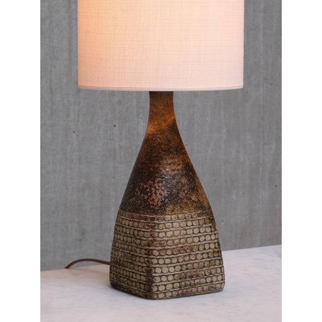 Brown Textured Stoneware Table Lamp by Stig Lindberg for Studiohanden Gustavsberg, 1950s For Sale - Image 8 of 11