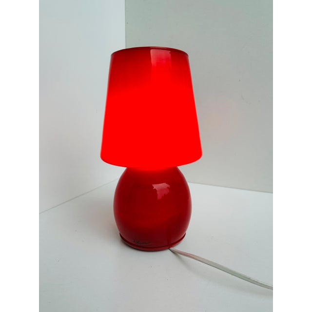 This iconic Mushroom table lamp is a collector's item of 1970s space-age design. Handcrafted by the renowned La Luce Vetro...